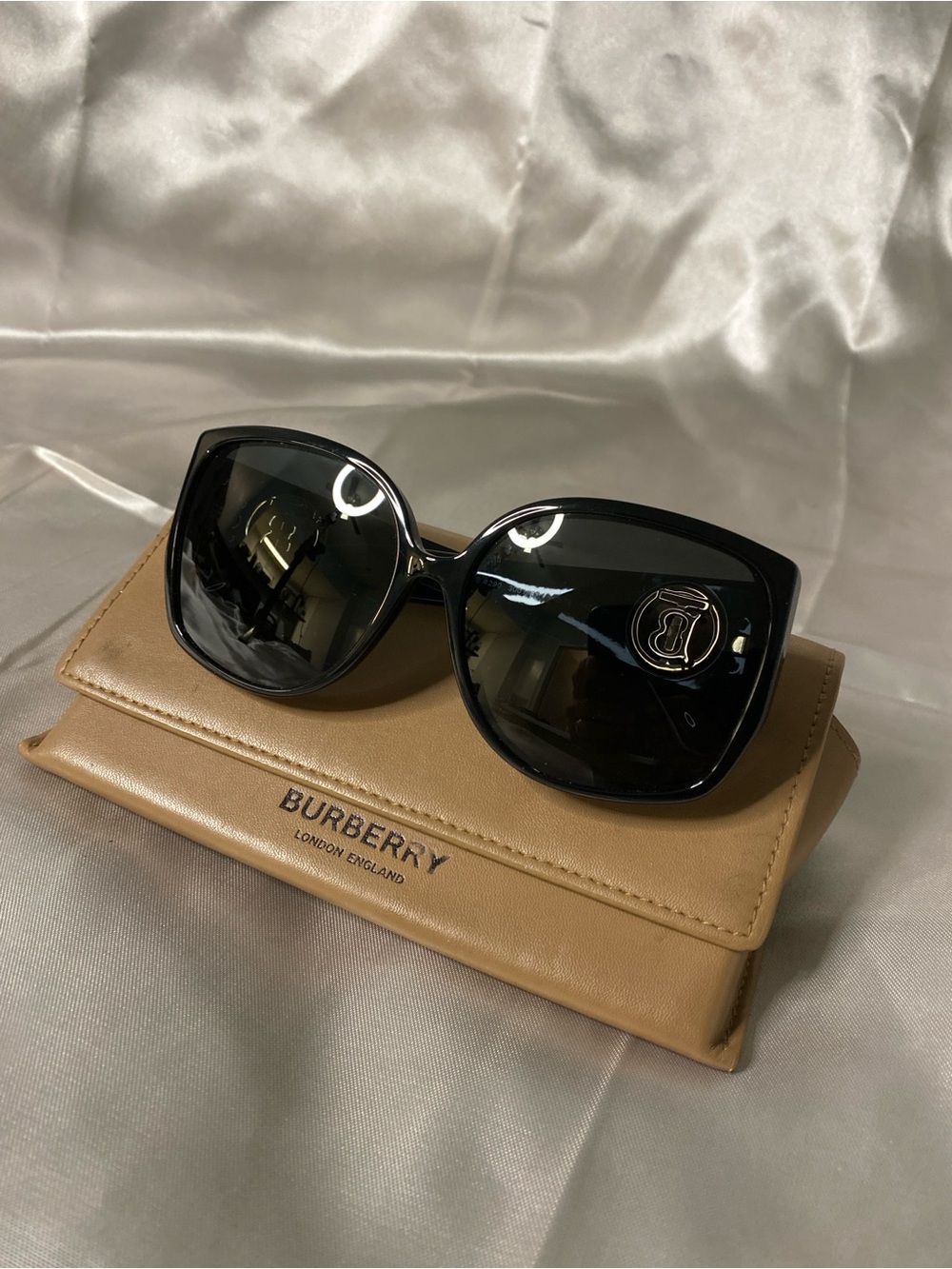 Burberry Black Oversized Square Sunglasses with Logo Emblem